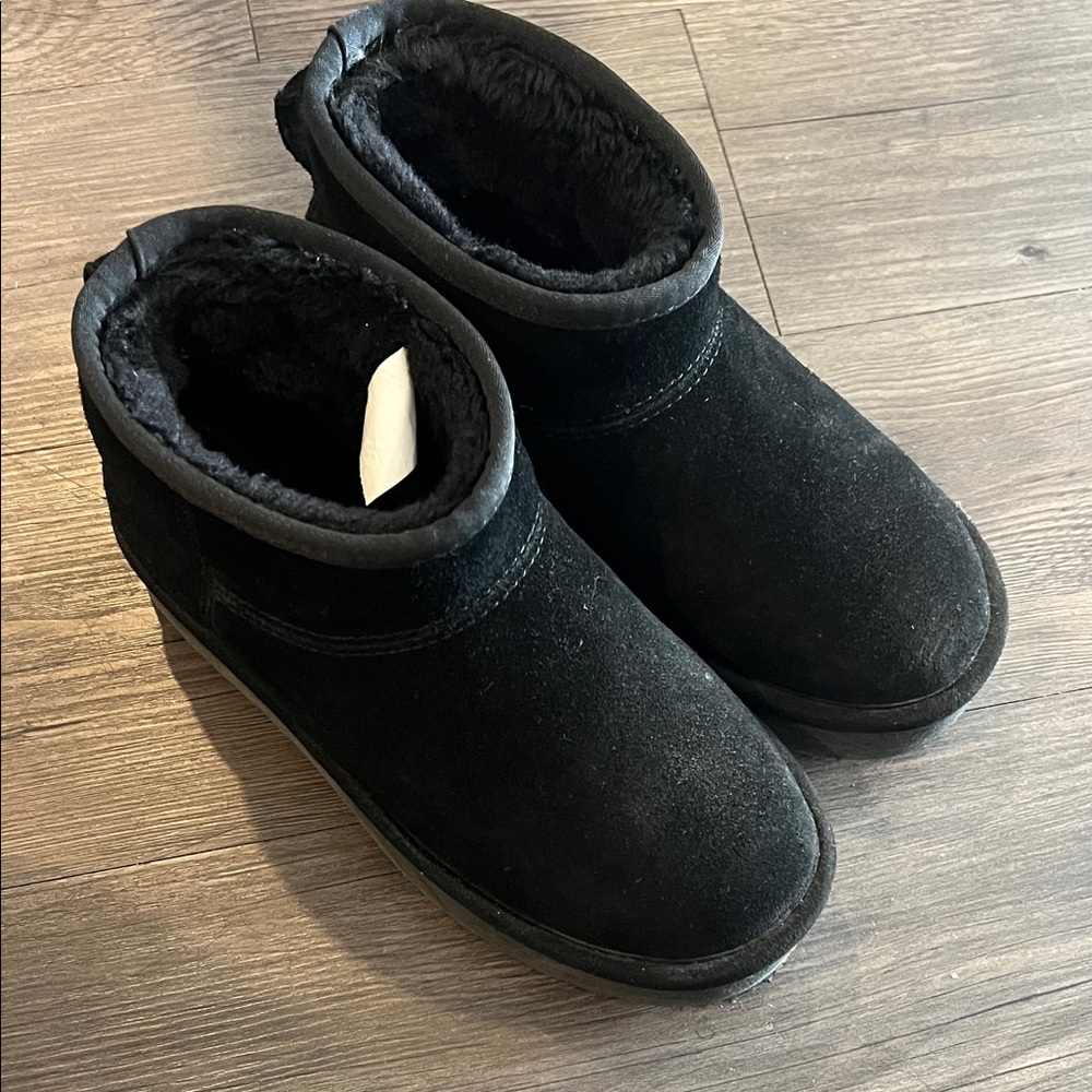 Steve Madden Black Suede Boots with Plush Lining